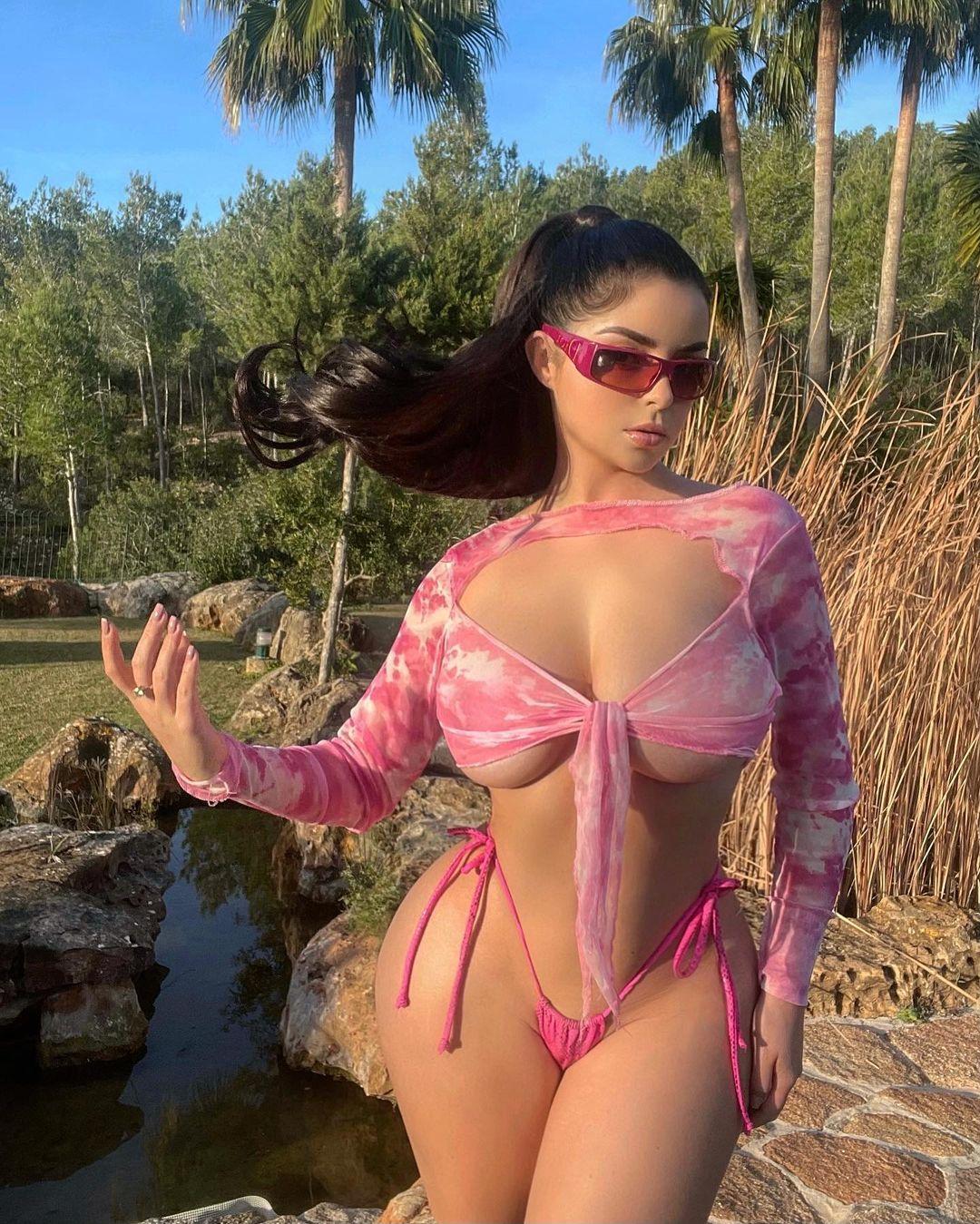 Модель показала пикантное фото / instagram.com/demirose Модель показала пикантное фото / instagram.com/demirose