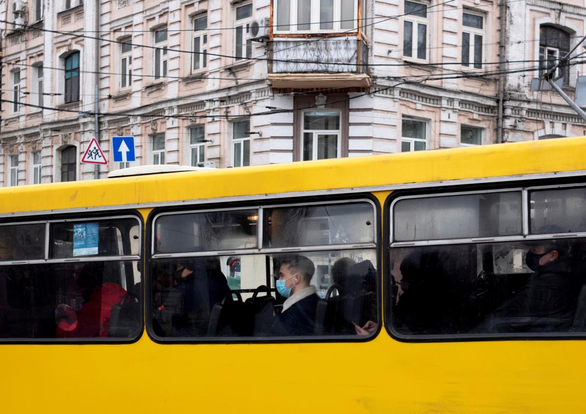 Еще 6,3 тысячи случаев COVID-19 обнаружили в Украине, больше всего - в Киеве / фото REUTERS