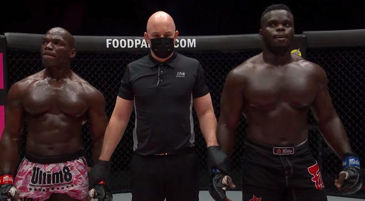 Умар Кейн (праворуч) нокаутував суперника / YouTube / One Championship Умар Кейн (праворуч) нокаутував суперника / YouTube / One Championship