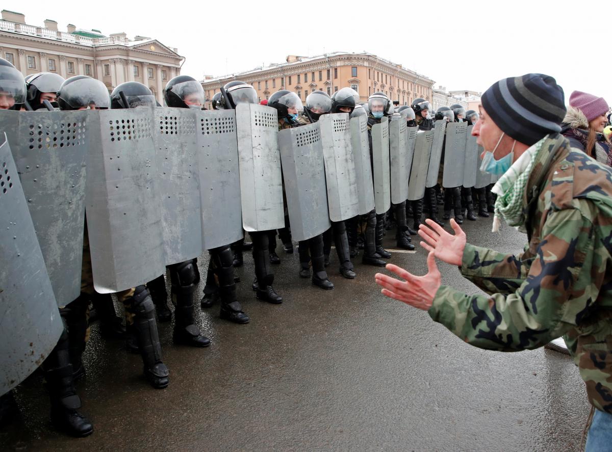 Русский защитил. Протесты в России 2021. Митинг в России 2022 СПБ. Митинг 01.10.2022. Митинг 01.10.2021.