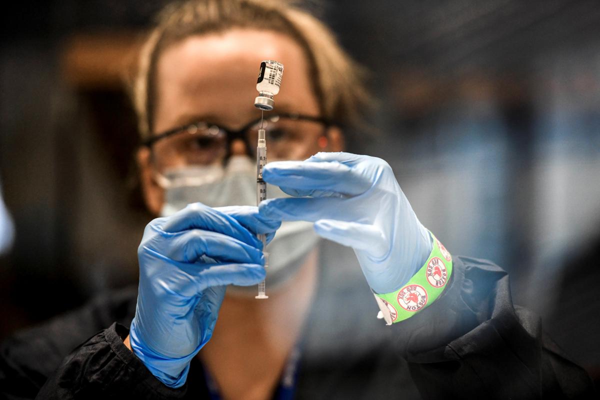 В правительстве отметили, что вакцины в продажу могут поступить ближе к лету \ фото REUTERS