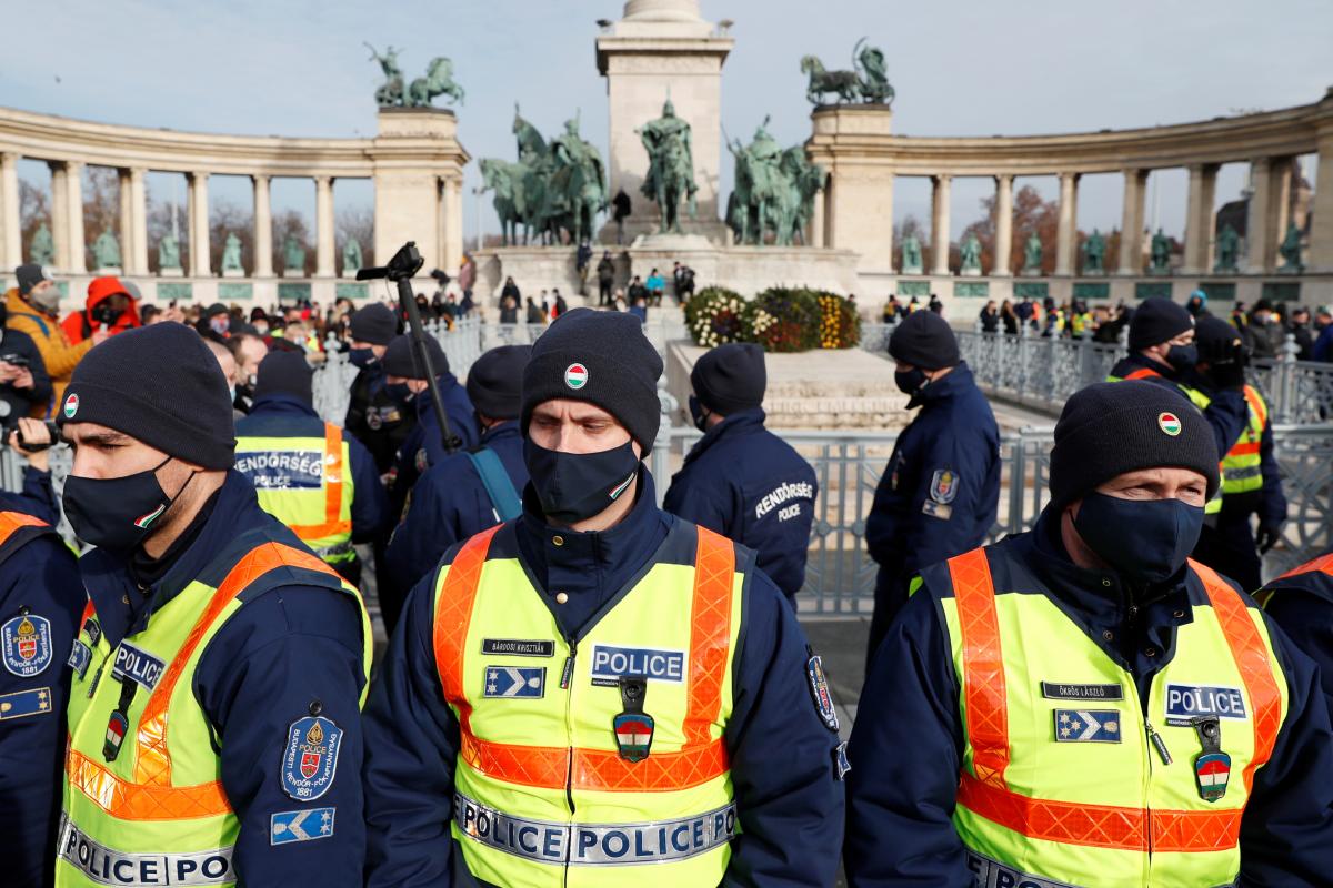 В Угорщині тривають протести проти карантинних обмежень / REUTERS В Угорщині тривають протести проти карантинних обмежень / REUTERS