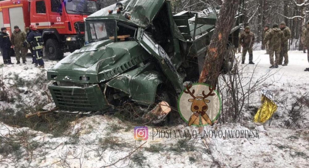 Military Thirteen servicemen injured in road accident with military