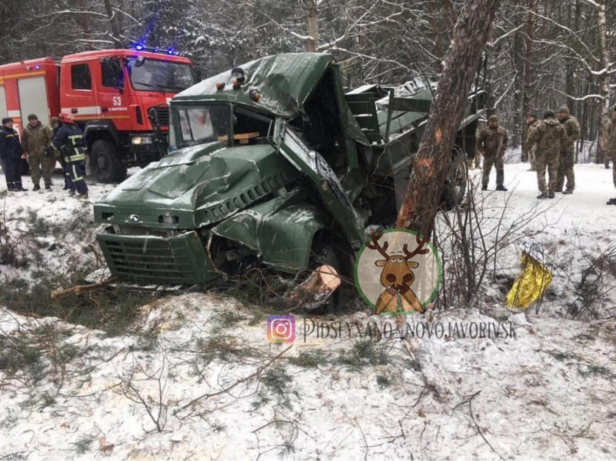 На Яворивском полигоне перевернулся грузовик с военными — УНИАН