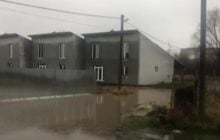 Дожди затопили Закарпатье: вода проникла в дома и залила колодцы (видео)