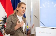 Министр труда Австрии уходит в отставку из-за обвинений в плагиате