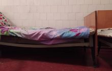 "Подушки с клещами и матрасы в моче": жительница Днепра показала ужасные условия больницы для детей с COVID-19 (фото)