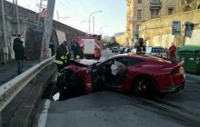 Сервіс найвищого гатунку: відомий футболіст пригнав Феррарі на автомийку і забрав його розбитим вщент (фото, відео)