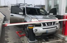 Неадекватний водій на позашляховику намагався прорватися через КПВВ до окупованого Криму
