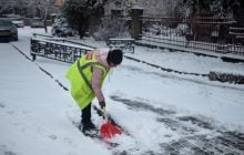 Одессу, Ужгород и Харьков запорошило снегом: метель усиливается (видео)