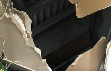 Во Львове мужчина упал с третьего этажа на крышу магазина и проломил ее (фото)