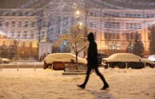 На Киев надвигается снегопад: коммунальщики начали обработку дорог