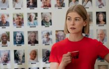Вийшов новий трейлер комедійного трилера "Аферистка" з Розамунд Пайк та Пітером Дінклейджем (відео)