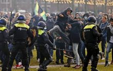 Водометы и собаки: в Амстердаме полиция разогнала акцию протеста (видео)