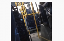 В Запорожье в автобусе ограбили и избили пенсионера, пассажиры остались безучастны (видео)