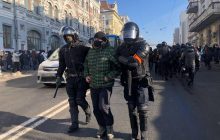 Navalny supporters being beaten, arrested as protests begin to demand his release – media
