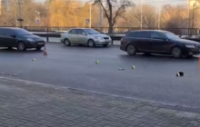 Смертельна ДТП у Києві: жінка потрапила під колеса авто, "розгулюючи" проїжджою частиною (відео)
