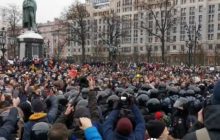 В Москве начались жесткие столкновения с полицией, есть раненые (видео)
