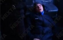Російські поліцейські закували в наручники активіста з астмою, у якого стався напад (відео)