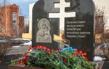 У Маріуполі вшанували пам'ять загиблих під час обстрілу окупантами мікрорайону "Східний"