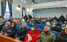 У Житомирі учасники «тарифного майдану» зайшли до приміщення міськради (фото)