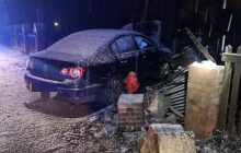 В Польщі п’яний українець за кермом легковика влетів у кладовище та пошкодив 9 могил (фото)