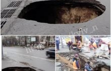 В Киеве на оживленном проспекте образовалась огромная яма (фото)