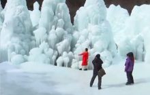 Лед сковал водопады: провинция в Китае превратилась в зимнюю сказку (видео)