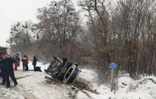 В Полтавской области перевернулся микроавтобус с пассажирами: есть пострадавшие (фото)