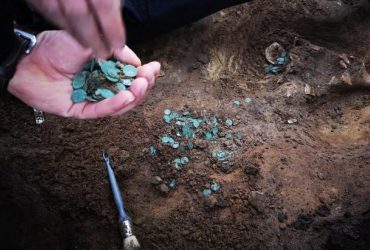 В Угорщині знайшли скарб з тисячами стародавніх монет (фото)