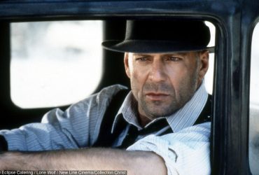 Брюс Вілліс відповів на критику після відмови надіти маску