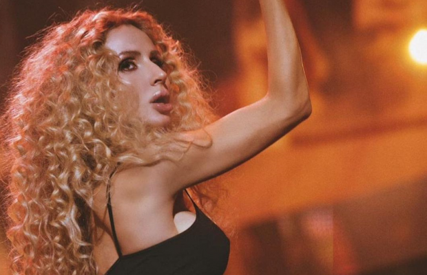 Світлана Лобода в міні-сукні блиснула стрункими ніжками