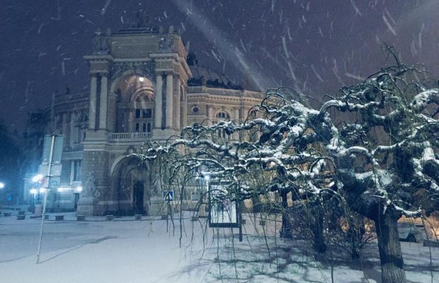 Мощный снегопад накрыл Украину: этой ночью в страну пришла настоящая зима (фоторепортаж, видео)