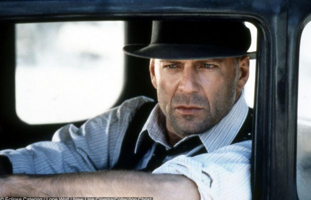 Брюса Уиллиса выгнали из магазина за отказ надеть маску - СМИ