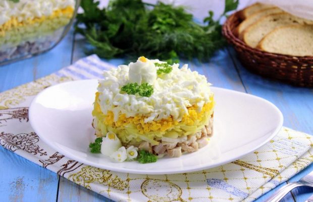 Вкусный и нежный салат "Невеста": как приготовить яркое блюдо