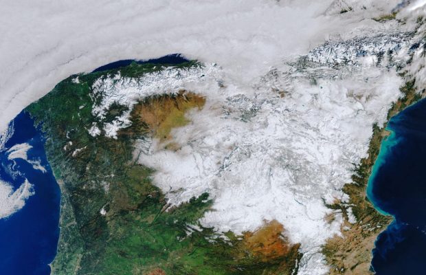 Шторм "Филомена" засыпал снегом половину Испании, больше всего пострадал Мадрид (фоторепортаж)