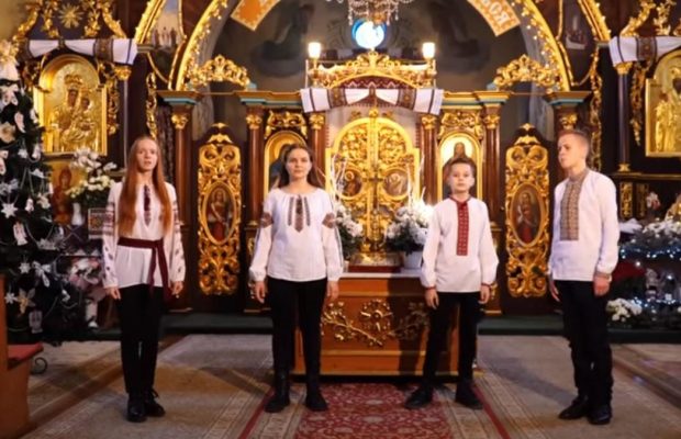 В інтернеті стрімко набирає популярності "Щедрик" у виконанні дітей священника з Тернопільщини (відео)