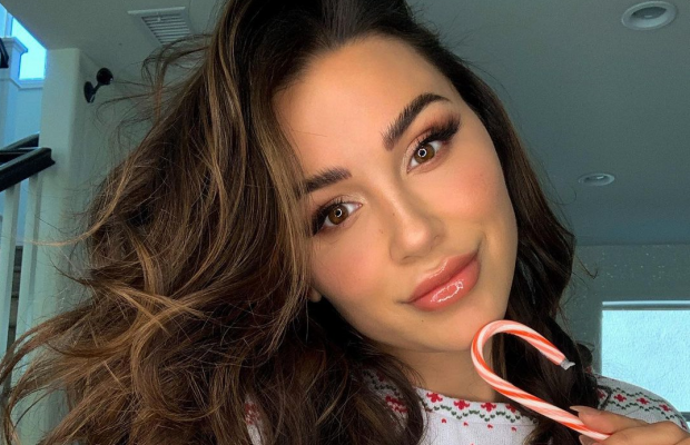 Популярная модель блеснула сочными формами в нижнем белье