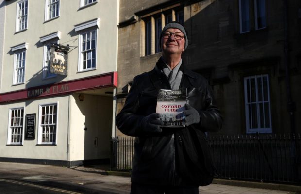 Не пережил пандемию: в Оксфорде закрывается 450-летний паб, где любили заседать авторы "Властелина колец" и "Хроник Нарнии"
