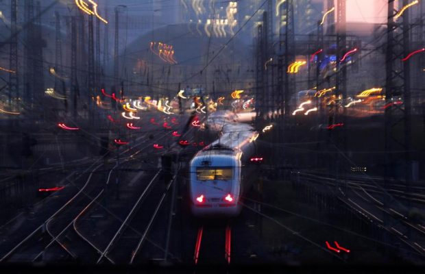 Немецкая железная дорога не успевает: изношенная сеть "тормозит" более трети поездов