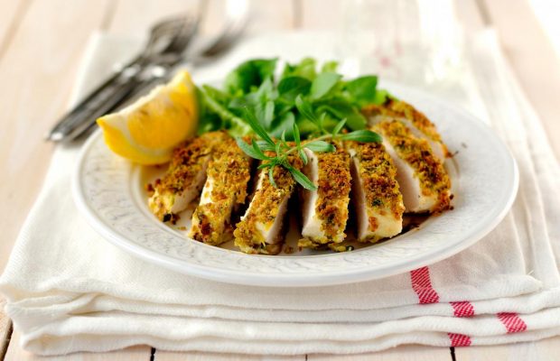 Нежная и ароматная куриная грудинка: как вкусно приготовить мясо в духовке