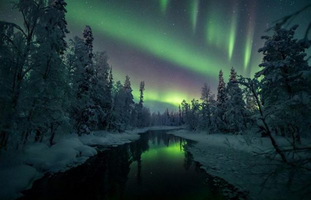 В небе над Лапландией заметили яркое северное сияние (фоторепортаж, видео)