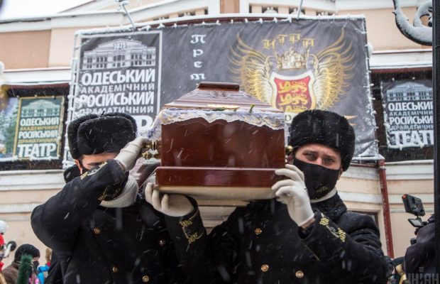 Одесса аплодисментами попрощалась с умершей актрисой Ириной Токарчук (фоторепортаж)