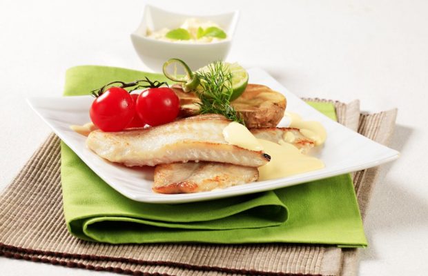 Как вкусно запечь минтая в духовке - рецепты аппетитной рыбки