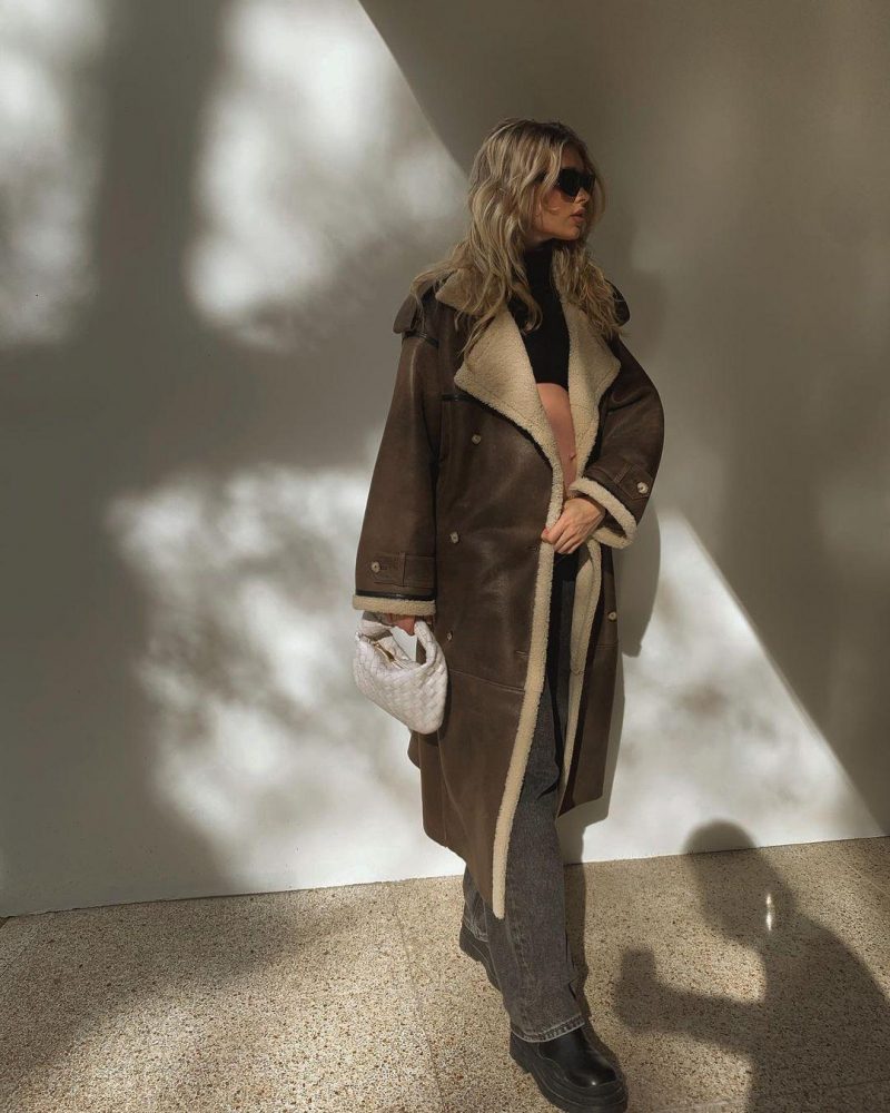 Дубленка выглядит очень стильно / instagram.com/hoskelsa