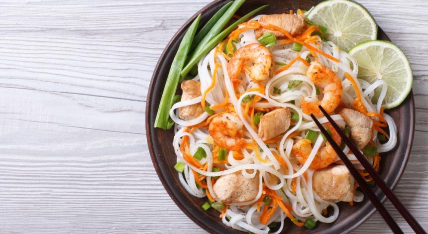 Рисовая лапша: как приготовить вкусное азиатское блюдо с овощами, курицей или морепродуктами