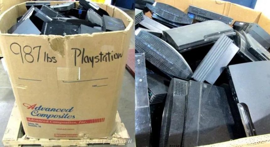 На благодійному аукціоні виставлено незвичайний лот – понад 400 кілограмів консолей PlayStation