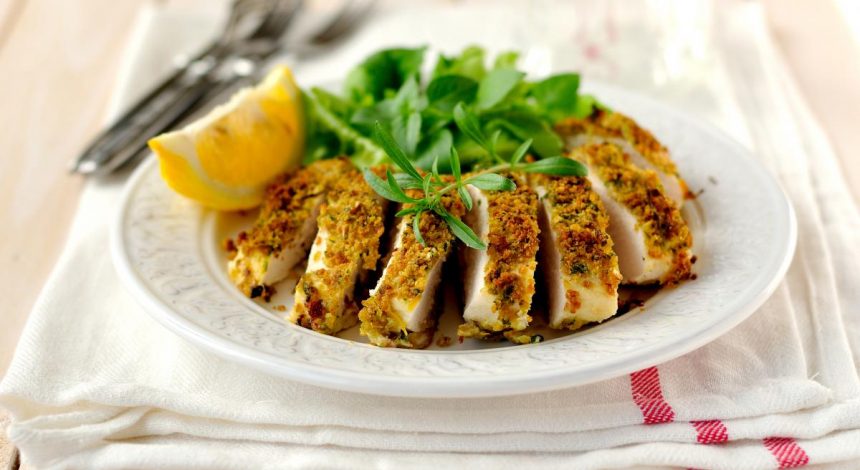 Нежная и ароматная куриная грудинка: как вкусно приготовить мясо в духовке