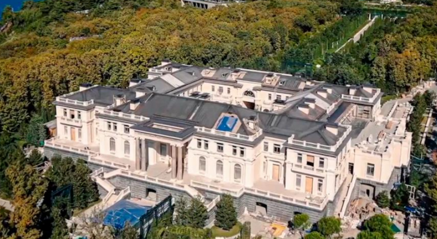 Палац Путіна з фільму Навального побудували в Minecraft