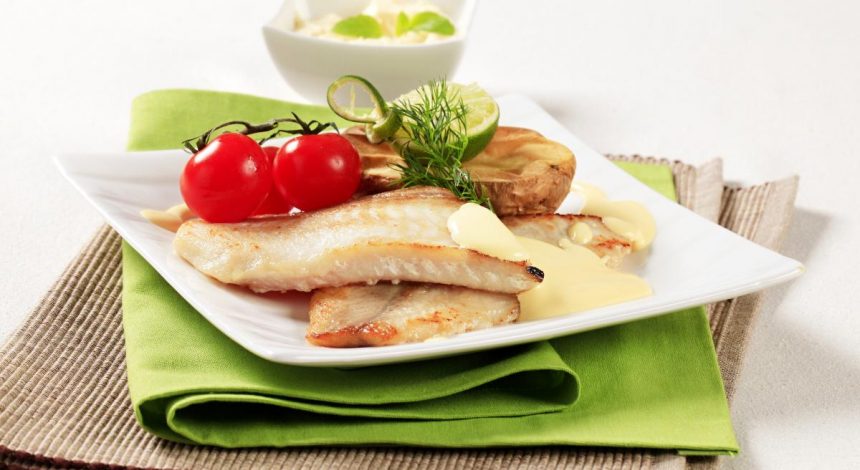 Как вкусно запечь минтая в духовке - рецепты аппетитной рыбки
